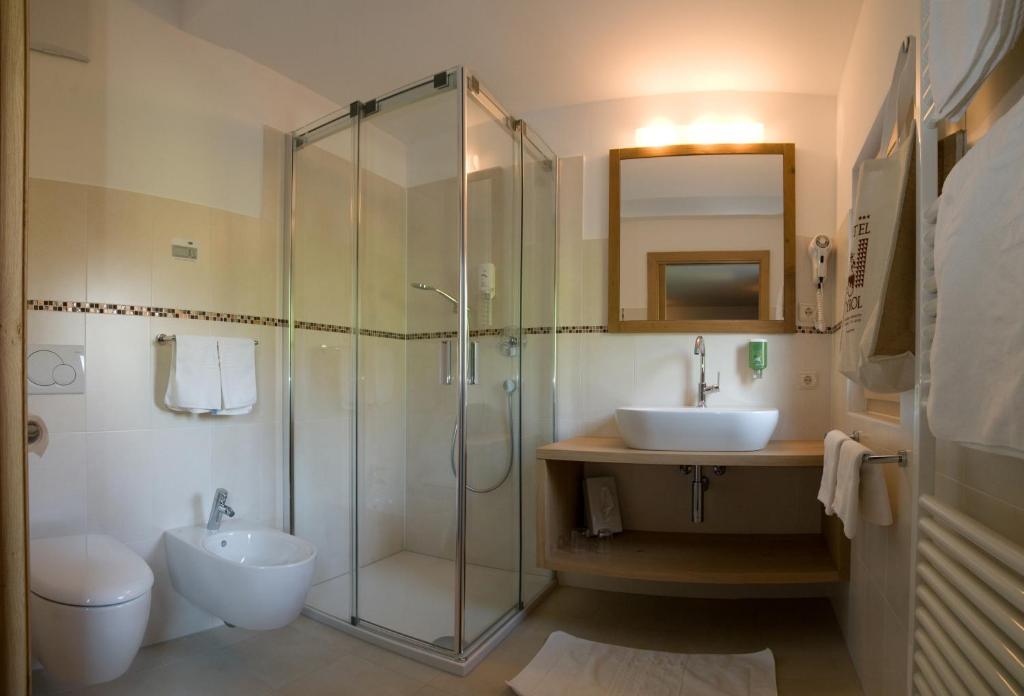 קאסטלרוטו Parc Hotel Tyrol חדר תמונה