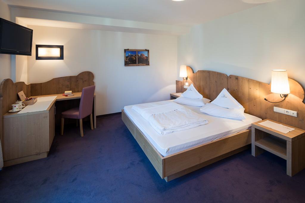 קאסטלרוטו Parc Hotel Tyrol מראה חיצוני תמונה