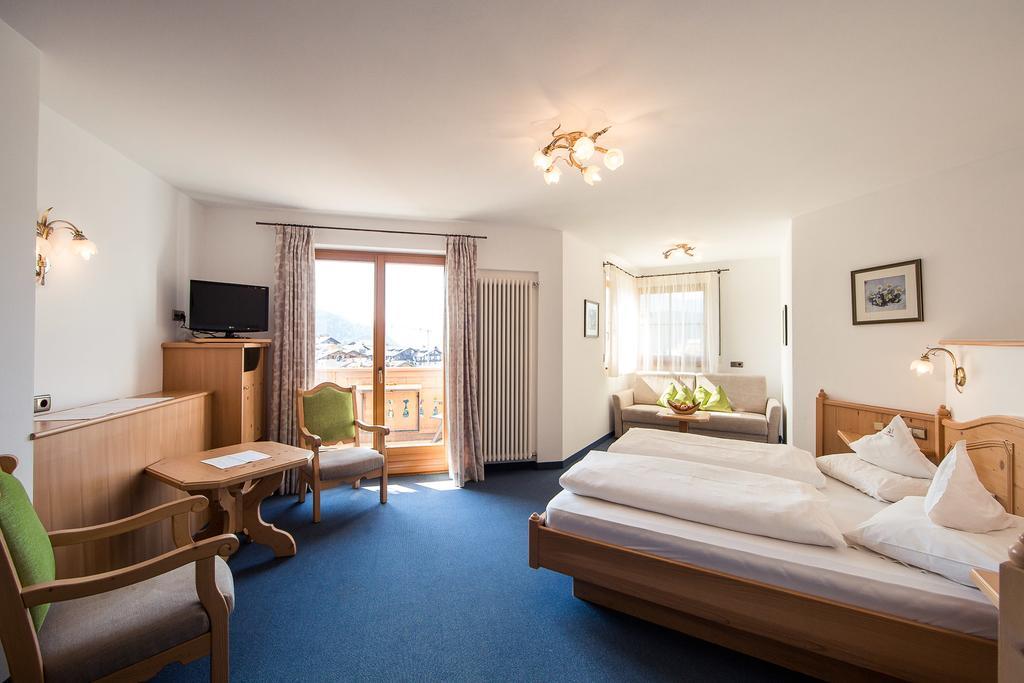 קאסטלרוטו Parc Hotel Tyrol מראה חיצוני תמונה