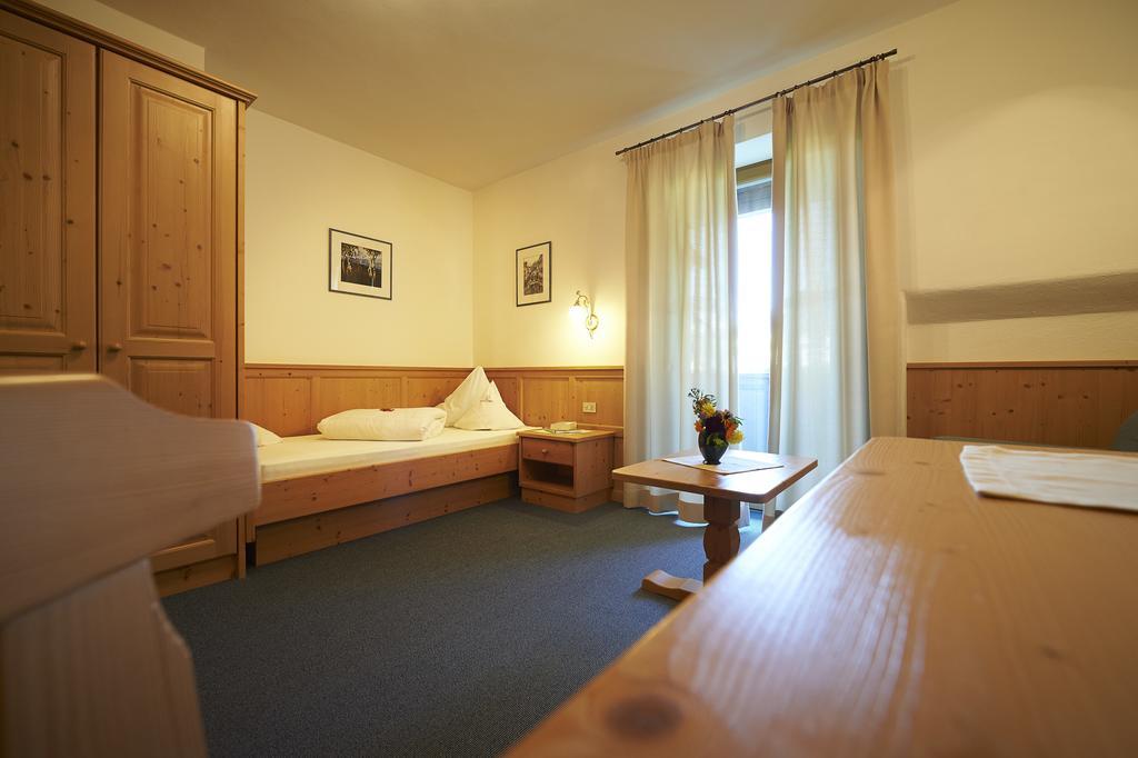 קאסטלרוטו Parc Hotel Tyrol מראה חיצוני תמונה